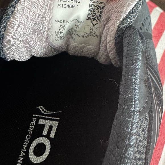 Saucony Charcoal Gray & Pink Athletic Sneakers Women’s size 9W (Like New) - Picture 9 of 12